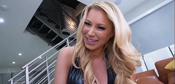  Katie Morgan&039;s breast confused Charlie Mac during workout